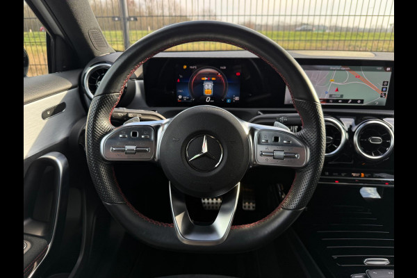 Mercedes-Benz A-Klasse 180 AMG Line | Camera | Stoelverw. | CarPlay