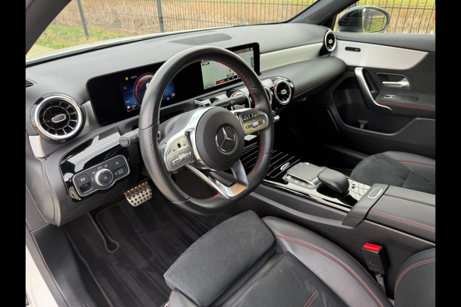 Mercedes-Benz A-Klasse 180 AMG Line | Camera | Stoelverw. | CarPlay