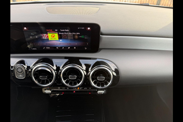 Mercedes-Benz A-Klasse 180 AMG Line | Camera | Stoelverw. | CarPlay