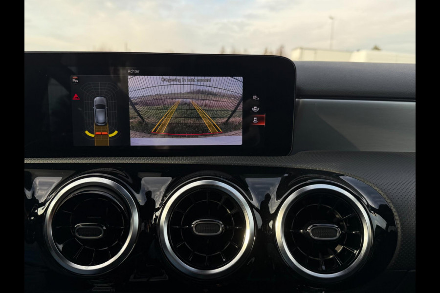 Mercedes-Benz A-Klasse 180 AMG Line | Camera | Stoelverw. | CarPlay