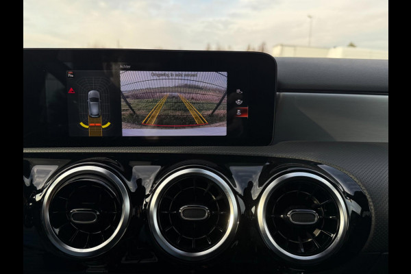 Mercedes-Benz A-Klasse 180 AMG Line | Camera | Stoelverw. | CarPlay