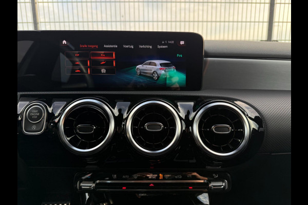 Mercedes-Benz A-Klasse 180 AMG Line | Camera | Stoelverw. | CarPlay