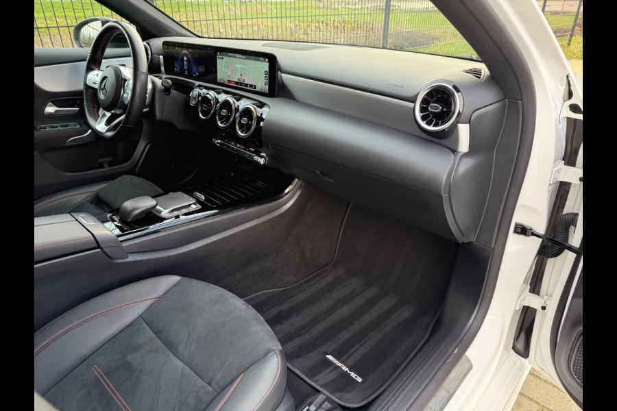 Mercedes-Benz A-Klasse 180 AMG Line | Camera | Stoelverw. | CarPlay