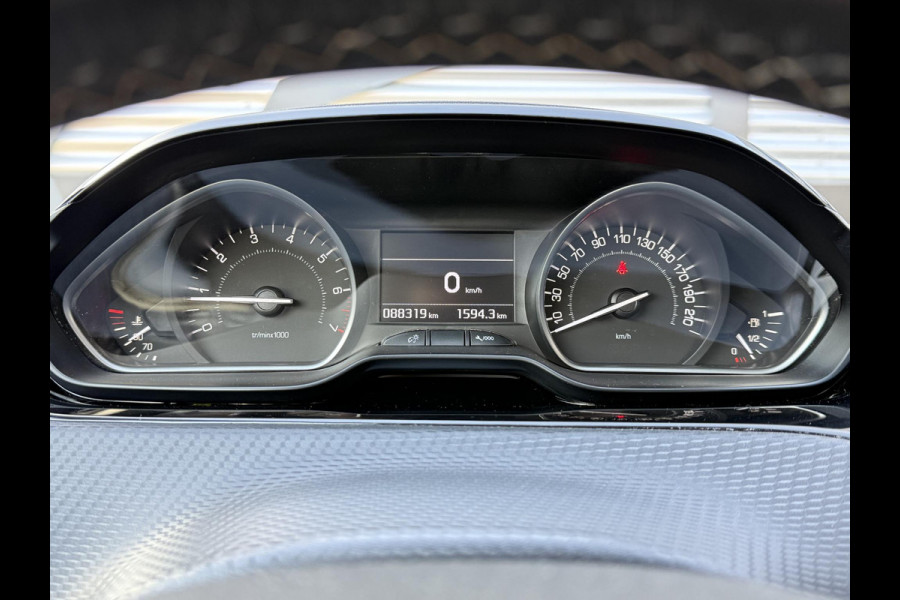 Peugeot 208 1.2 PureTech Blue Lease Executive Navi,Clima,Apple Carplay,Cruise,PDC,N.A.P,APK tot 01-2027