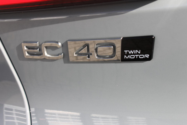 Volvo EC40 Twin Motor Ultra Black Edition 82 kWh Adaptive Cruise control / Blis / 360 graden rondom zichtcamera / Semi elektrisch wegklapbare trekhaak