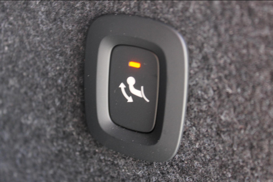 Volvo EC40 Twin Motor Ultra Black Edition 82 kWh Adaptive Cruise control / Blis / 360 graden rondom zichtcamera / Semi elektrisch wegklapbare trekhaak