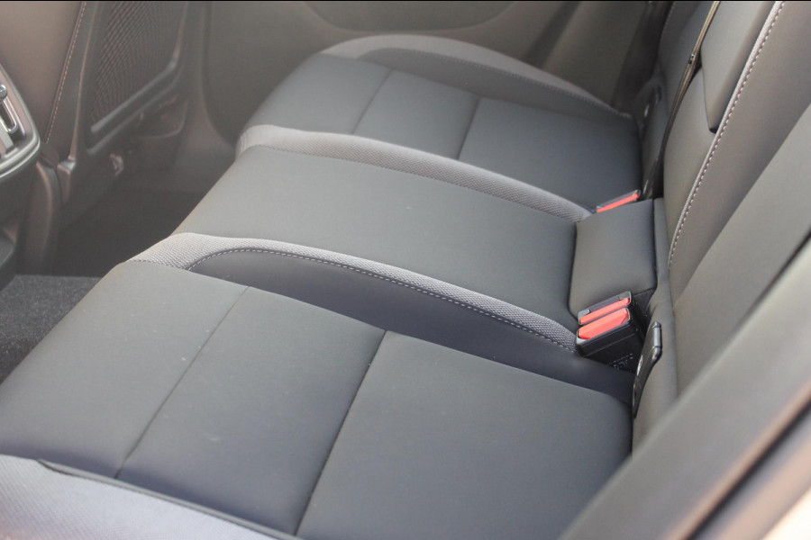 Volvo EC40 Twin Motor Ultra Black Edition 82 kWh Adaptive Cruise control / Blis / 360 graden rondom zichtcamera / Semi elektrisch wegklapbare trekhaak