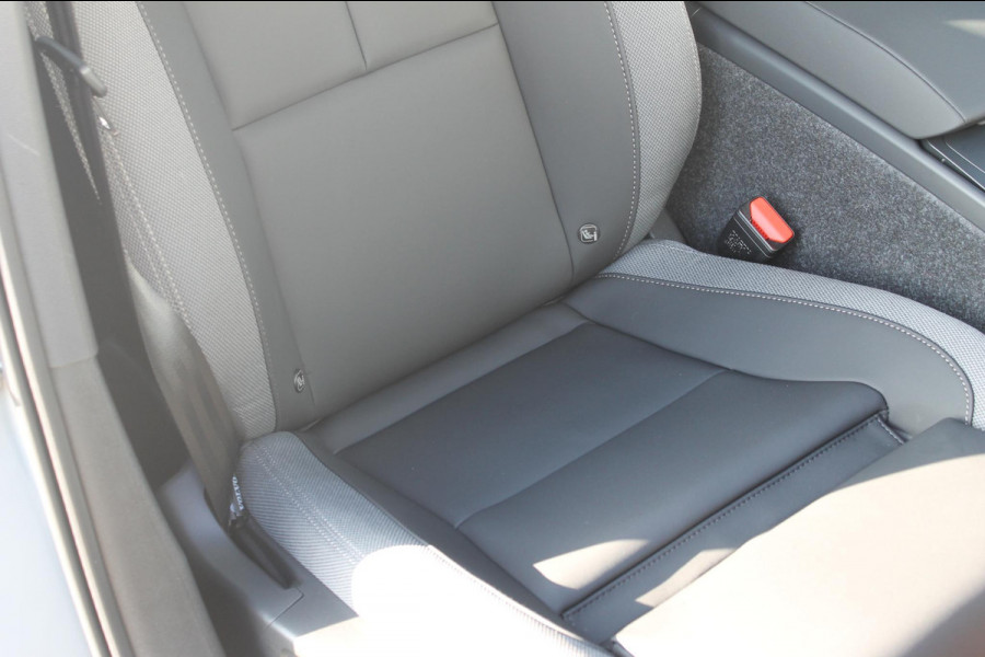 Volvo EC40 Twin Motor Ultra Black Edition 82 kWh Adaptive Cruise control / Blis / 360 graden rondom zichtcamera / Semi elektrisch wegklapbare trekhaak