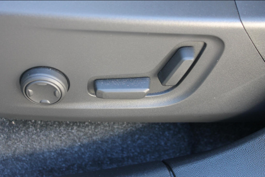 Volvo EC40 Twin Motor Ultra Black Edition 82 kWh Adaptive Cruise control / Blis / 360 graden rondom zichtcamera / Semi elektrisch wegklapbare trekhaak