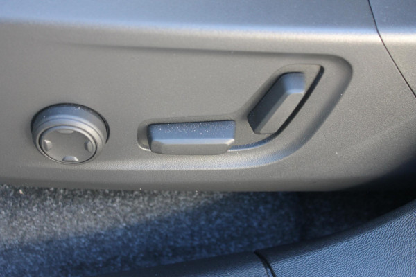 Volvo EC40 Twin Motor Ultra Black Edition 82 kWh Adaptive Cruise control / Blis / 360 graden rondom zichtcamera / Semi elektrisch wegklapbare trekhaak