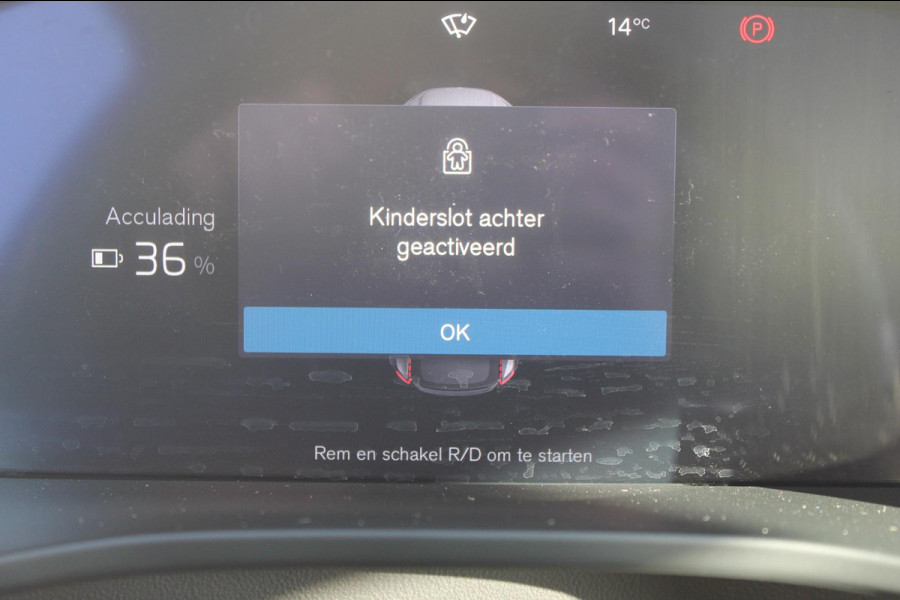 Volvo EC40 Twin Motor Ultra Black Edition 82 kWh Adaptive Cruise control / Blis / 360 graden rondom zichtcamera / Semi elektrisch wegklapbare trekhaak