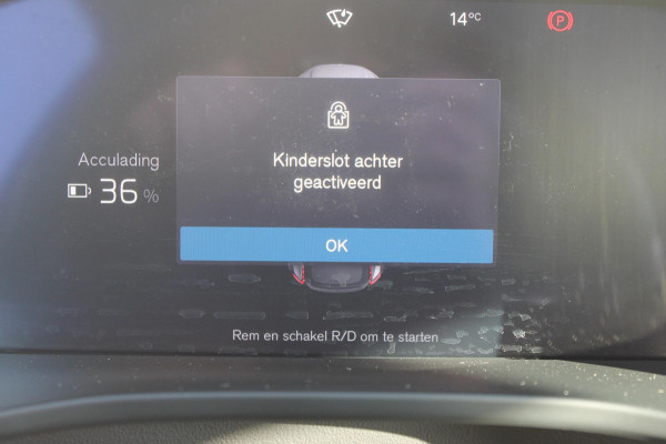 Volvo EC40 Twin Motor Ultra Black Edition 82 kWh Adaptive Cruise control / Blis / 360 graden rondom zichtcamera / Semi elektrisch wegklapbare trekhaak