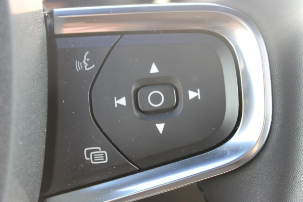 Volvo EC40 Twin Motor Ultra Black Edition 82 kWh Adaptive Cruise control / Blis / 360 graden rondom zichtcamera / Semi elektrisch wegklapbare trekhaak