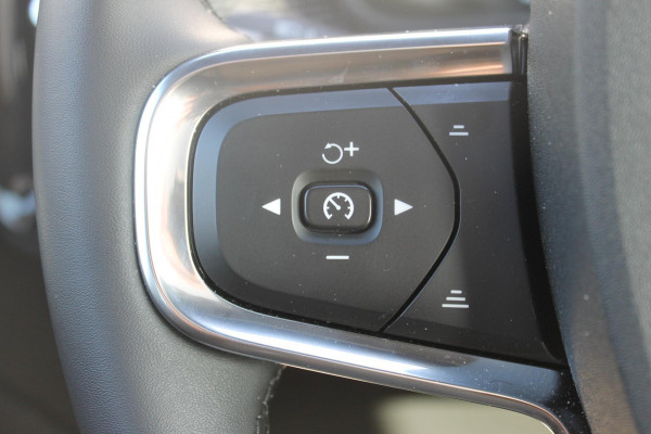 Volvo EC40 Twin Motor Ultra Black Edition 82 kWh Adaptive Cruise control / Blis / 360 graden rondom zichtcamera / Semi elektrisch wegklapbare trekhaak