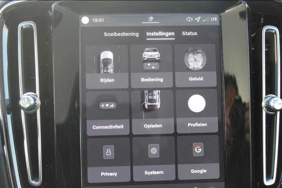 Volvo EC40 Twin Motor Ultra Black Edition 82 kWh Adaptive Cruise control / Blis / 360 graden rondom zichtcamera / Semi elektrisch wegklapbare trekhaak