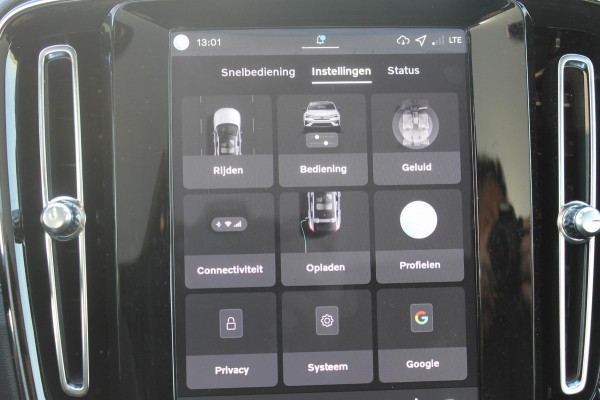 Volvo EC40 Twin Motor Ultra Black Edition 82 kWh Adaptive Cruise control / Blis / 360 graden rondom zichtcamera / Semi elektrisch wegklapbare trekhaak