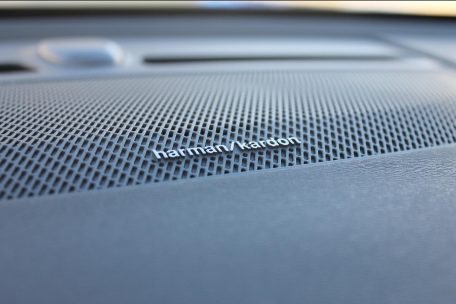 Volvo EC40 Twin Motor Ultra Black Edition 82 kWh Adaptive Cruise control / Blis / 360 graden rondom zichtcamera / Semi elektrisch wegklapbare trekhaak