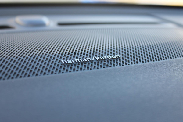 Volvo EC40 Twin Motor Ultra Black Edition 82 kWh Adaptive Cruise control / Blis / 360 graden rondom zichtcamera / Semi elektrisch wegklapbare trekhaak