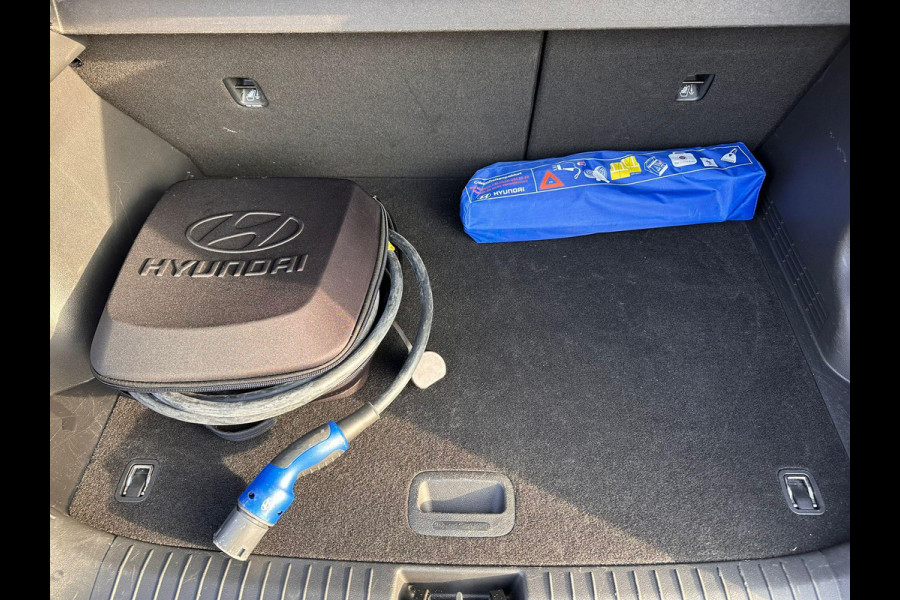 Hyundai Kona EV Comfort 64 kWh | SOH: 96,4% | 3 Fase |Warmtepomp | Navi | Adaptive CC | Climate |