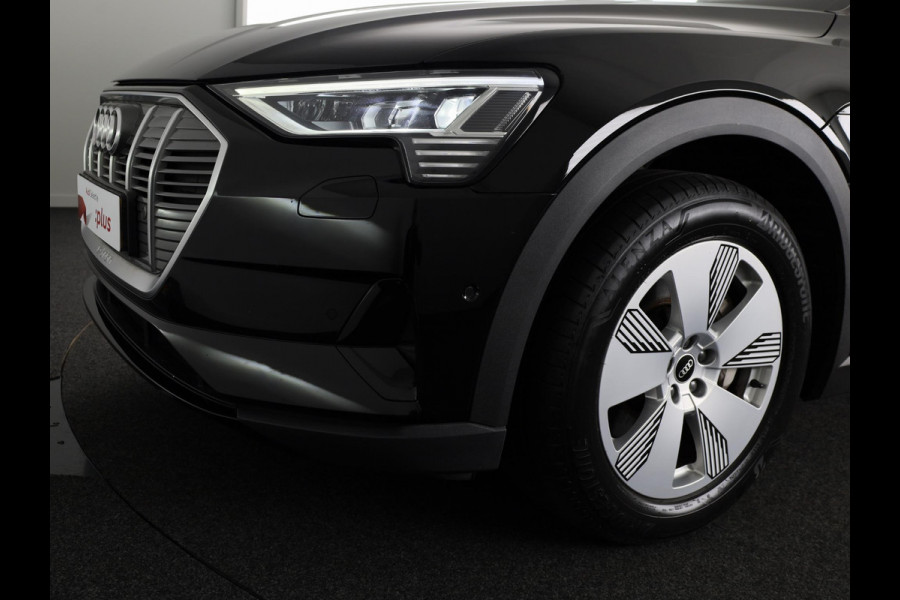 Audi e-tron 50 quattro edition 71 kWh 313 pk | SoH 99% | Navigatie | Trekhaak (afneembaar) | Parkeersensoren | Luchtvering |