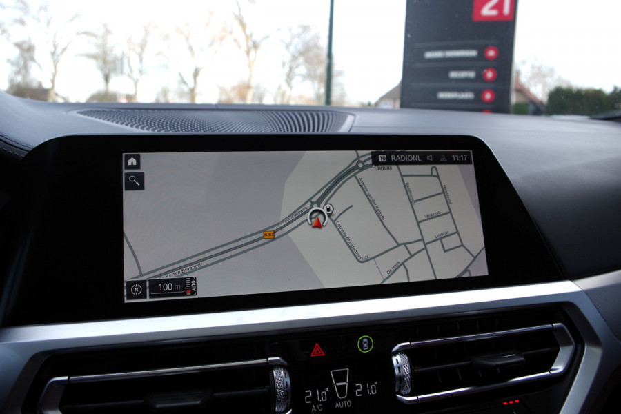 BMW 3 Serie Touring 330i 259 PK High Executive M-Sport Edition, Panoramadak, Trekhaak, Individual, Head-Up