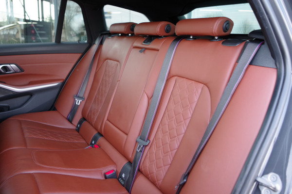 BMW 3 Serie Touring 330i 259 PK High Executive M-Sport Edition, Panoramadak, Trekhaak, Individual, Head-Up