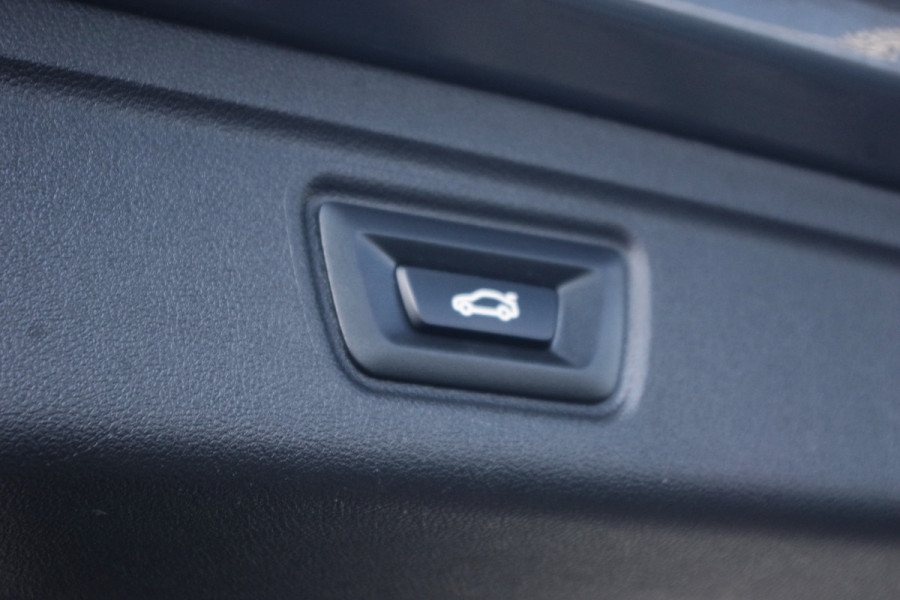 BMW 3 Serie Touring 330i 259 PK High Executive M-Sport Edition, Panoramadak, Trekhaak, Individual, Head-Up