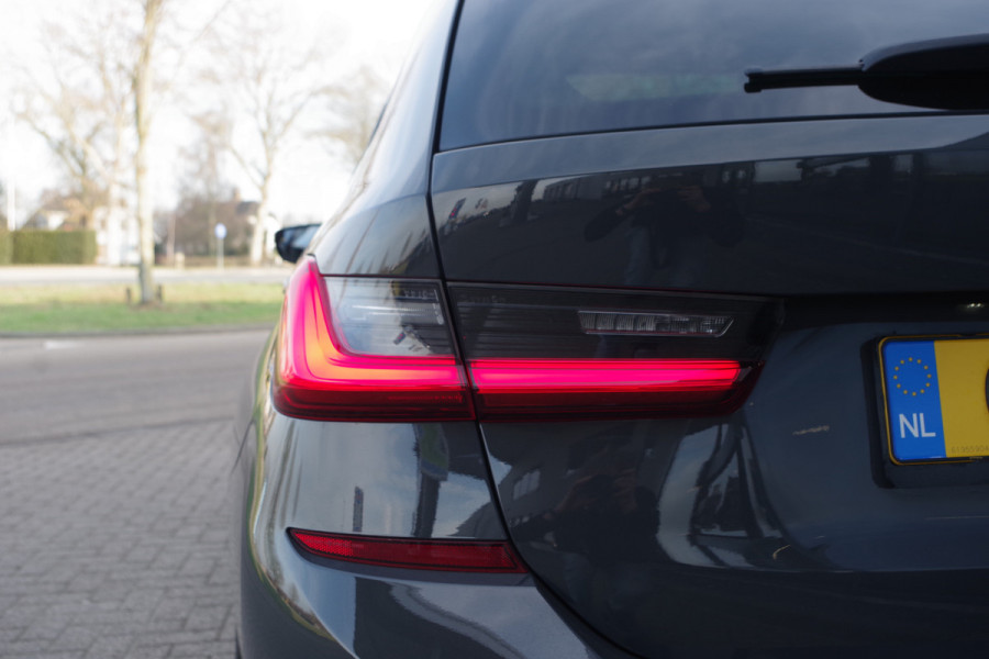 BMW 3 Serie Touring 330i 259 PK High Executive M-Sport Edition, Panoramadak, Trekhaak, Individual, Head-Up