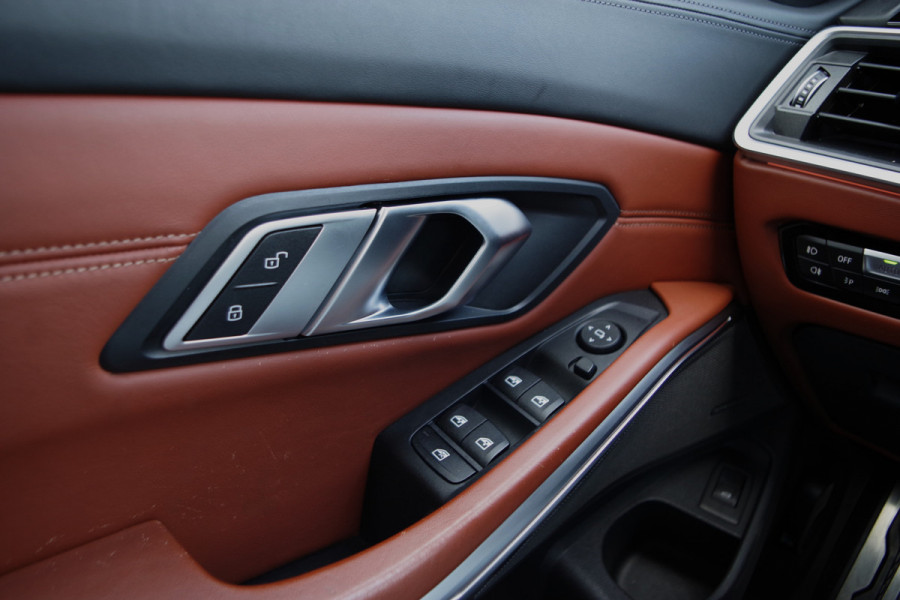 BMW 3 Serie Touring 330i 259 PK High Executive M-Sport Edition, Panoramadak, Trekhaak, Individual, Head-Up