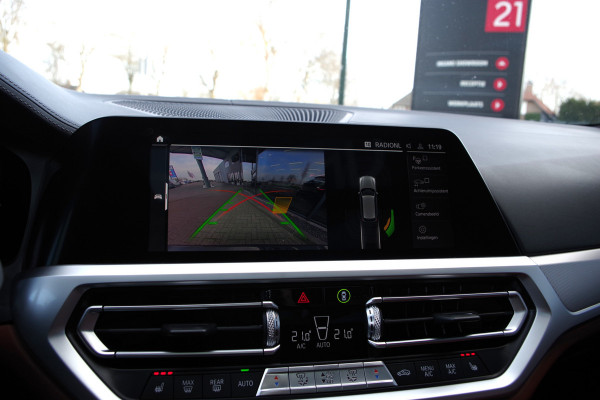 BMW 3 Serie Touring 330i 259 PK High Executive M-Sport Edition, Panoramadak, Trekhaak, Individual, Head-Up