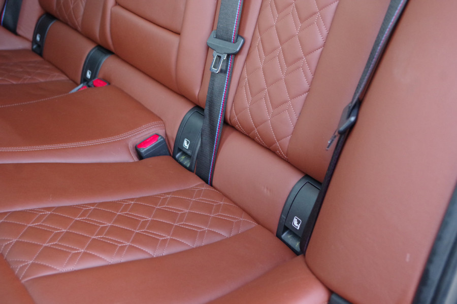 BMW 3 Serie Touring 330i 259 PK High Executive M-Sport Edition, Panoramadak, Trekhaak, Individual, Head-Up