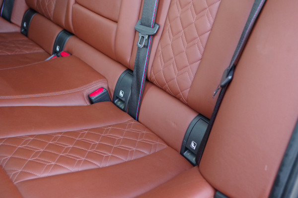 BMW 3 Serie Touring 330i 259 PK High Executive M-Sport Edition, Panoramadak, Trekhaak, Individual, Head-Up