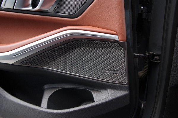 BMW 3 Serie Touring 330i 259 PK High Executive M-Sport Edition, Panoramadak, Trekhaak, Individual, Head-Up