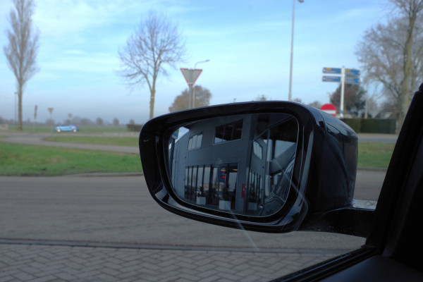 BMW 3 Serie Touring 330i 259 PK High Executive M-Sport Edition, Panoramadak, Trekhaak, Individual, Head-Up