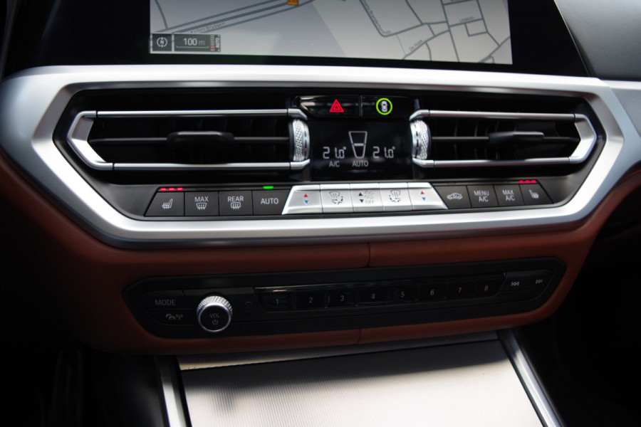 BMW 3 Serie Touring 330i 259 PK High Executive M-Sport Edition, Panoramadak, Trekhaak, Individual, Head-Up