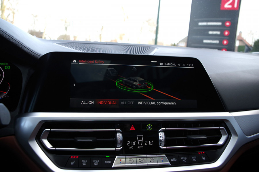 BMW 3 Serie Touring 330i 259 PK High Executive M-Sport Edition, Panoramadak, Trekhaak, Individual, Head-Up