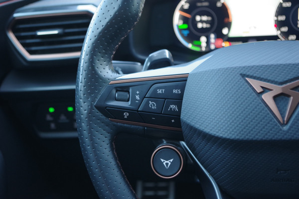 CUPRA Formentor 1.4 e-Hybrid 245 PK VZ Performance PHEV, Panoramadak, Keyless, Stuur-Startknop, Winterpakket, Memory