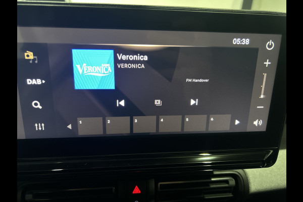 Citroën Ë-C3 Aircross Plus 113pk Comfort Range 44 kWh 11 kw lader | Apple Carplay | Parkeercamera | Zwart dak!