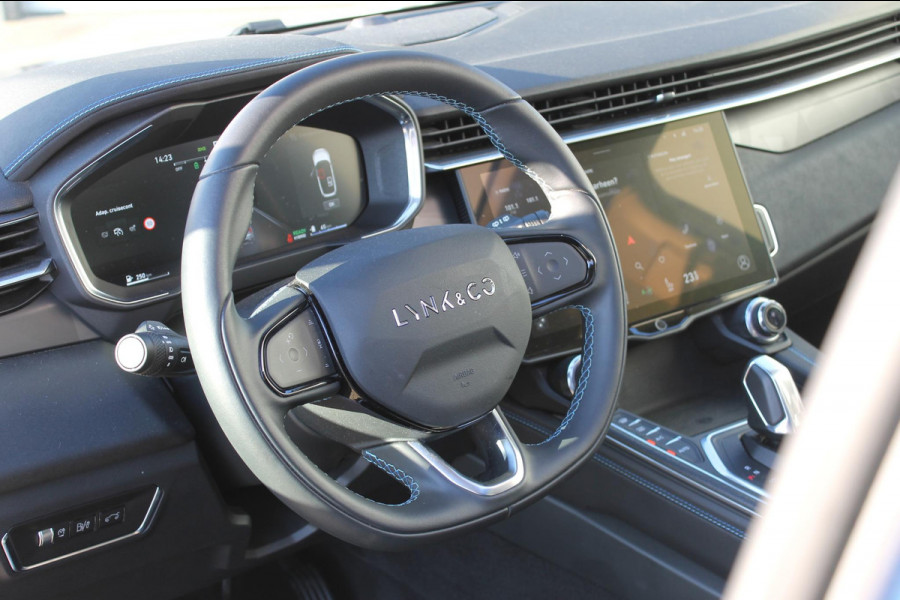 Lynk & Co 01 261PK Automaat Adaptieve Cruise Control / Elektrisch verstelbare voorstoelen / BLIS / Stoelverwarming / Climate Control / Parkeersensoren met 360 gradencamera / Regensensor