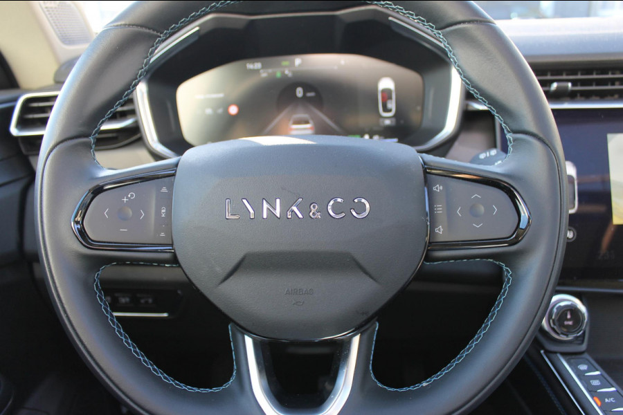 Lynk & Co 01 261PK Automaat Adaptieve Cruise Control / Elektrisch verstelbare voorstoelen / BLIS / Stoelverwarming / Climate Control / Parkeersensoren met 360 gradencamera / Regensensor