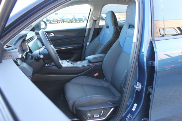 Lynk & Co 01 261PK Automaat Adaptieve Cruise Control / Elektrisch verstelbare voorstoelen / BLIS / Stoelverwarming / Climate Control / Parkeersensoren met 360 gradencamera / Regensensor