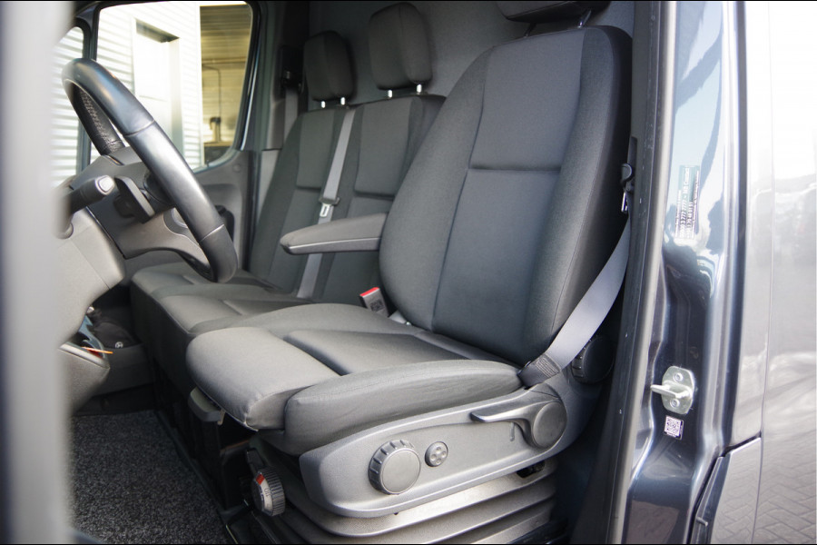 Mercedes-Benz Sprinter 319 3.0 CDI V6 L2H2 AUT. LED, LUCHTVERING, MBUX 10'', 360 CAMERA, STOELVERWARMING, CRUISE, CLIMA, PARKEERSENSOREN