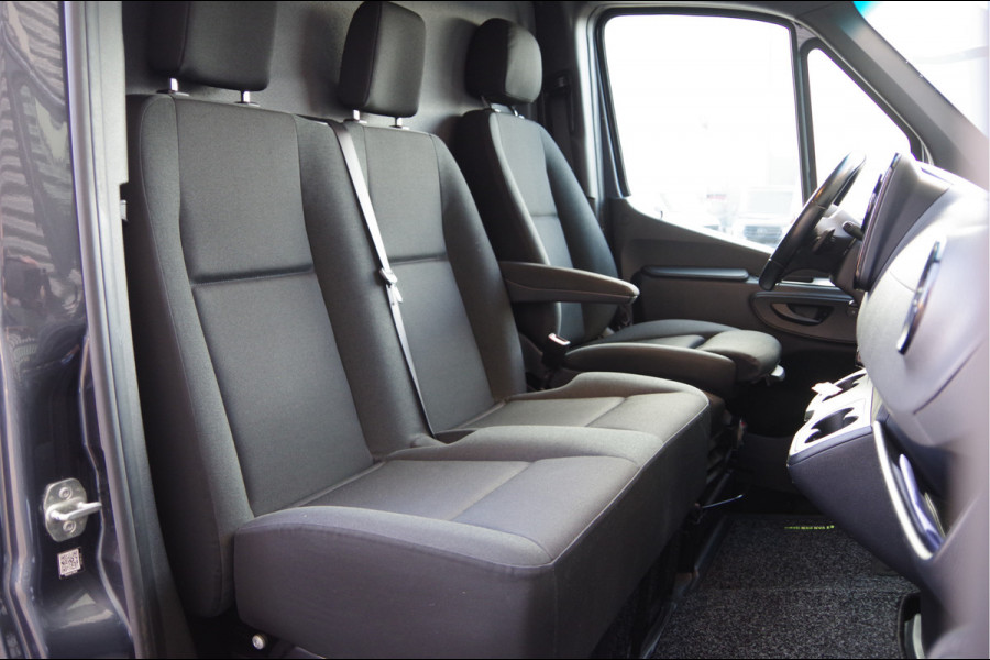 Mercedes-Benz Sprinter 319 3.0 CDI V6 L2H2 AUT. LED, LUCHTVERING, MBUX 10'', 360 CAMERA, STOELVERWARMING, CRUISE, CLIMA, PARKEERSENSOREN