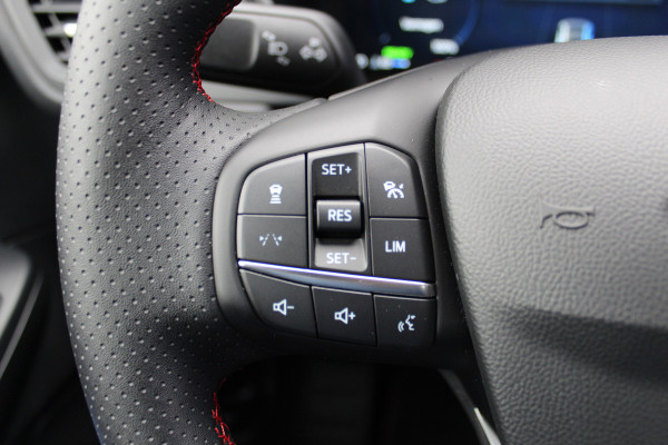 Ford Kuga 2.5-243pk PHEV ST-Line X. Trekgewicht 2.100kg. Nieuw Model ! Van €. 54.937,- voor €. 43.735,- Trekgewicht van 2.100kg ! Elektr. panodak., elektr. trekhaak, stoel-, stuur- en voorraamverw., 360gr. Camera, HUD, AppleCarplay/Androidauto, Elektr. verstelb. comfortstoelen, LED verl.