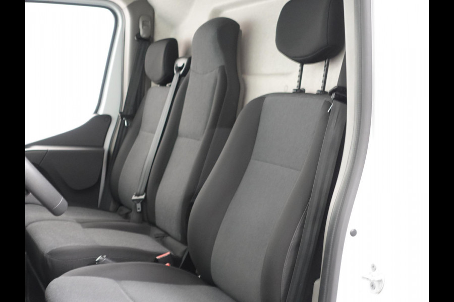 Renault Master T33 2.3 dCi 135PK L2H2 Work Edition Airco Cruise Camera Navi Parkeersensoren Trekhaak