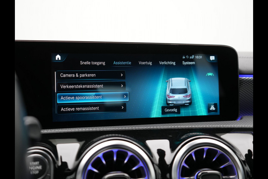 Mercedes-Benz CLA-Klasse Shooting Brake 250 e Progressive Plug In Hybrid 218pk Dealer O.H. PHEV | Adaptive Cruise | 360 Camera | Lederen Sportstoelen Massage & Memory | Widescreen Navi | Sfeerverlichting | Stoelen & Stuur Verwarmd | Apple Carplay | Navigatie | DAB |