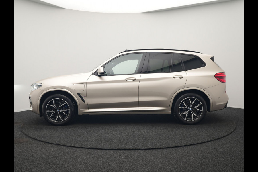 BMW X3 xDrive30e M Sport Plug In Hybrid 293pk Dealer O.H PHEV | Trekhaak Af Fabriek | Panodak | Adaptive Cruise | 360 Camera | Head Up | Sportstoelen Memory & Verwarmd | Harman & Kardon | Keyless | Apple Carplay | Virtual | Navigatie | DAB |