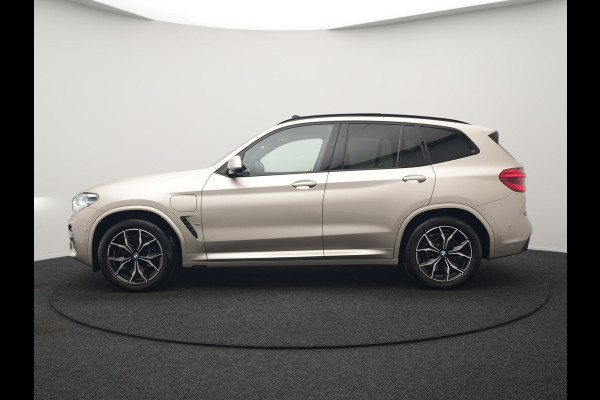 BMW X3 xDrive30e M Sport Plug In Hybrid 293pk Dealer O.H PHEV | Trekhaak Af Fabriek | Panodak | Adaptive Cruise | 360 Camera | Head Up | Sportstoelen Memory & Verwarmd | Harman & Kardon | Keyless | Apple Carplay | Virtual | Navigatie | DAB |