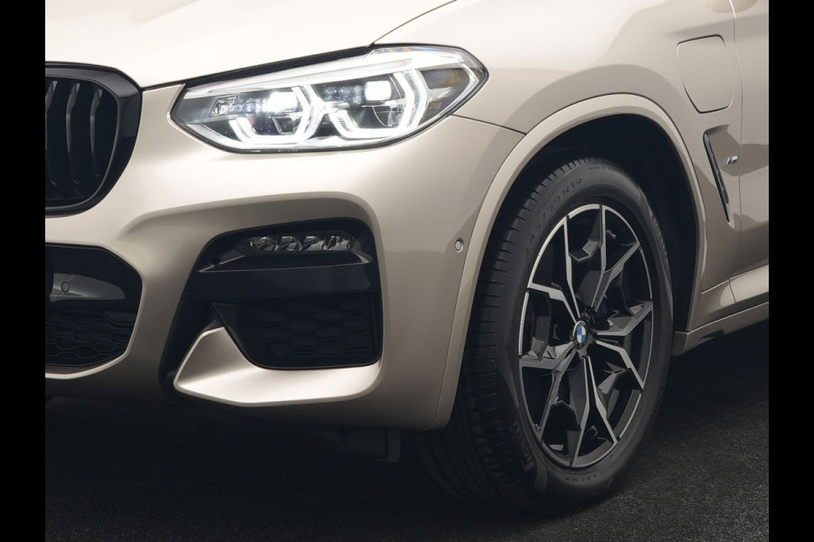 BMW X3 xDrive30e M Sport Plug In Hybrid 293pk Dealer O.H PHEV | Trekhaak Af Fabriek | Panodak | Adaptive Cruise | 360 Camera | Head Up | Sportstoelen Memory & Verwarmd | Harman & Kardon | Keyless | Apple Carplay | Virtual | Navigatie | DAB |