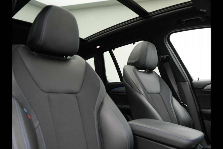 BMW X3 xDrive30e M Sport Plug In Hybrid 293pk Dealer O.H PHEV | Trekhaak Af Fabriek | Panodak | Adaptive Cruise | 360 Camera | Head Up | Sportstoelen Memory & Verwarmd | Harman & Kardon | Keyless | Apple Carplay | Virtual | Navigatie | DAB |